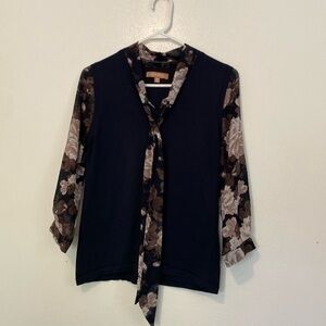 Ellen Tracy stunning floral layered tie v collard sweater medium